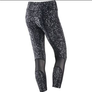 Nike Black and Gray capri Patterned Leggings